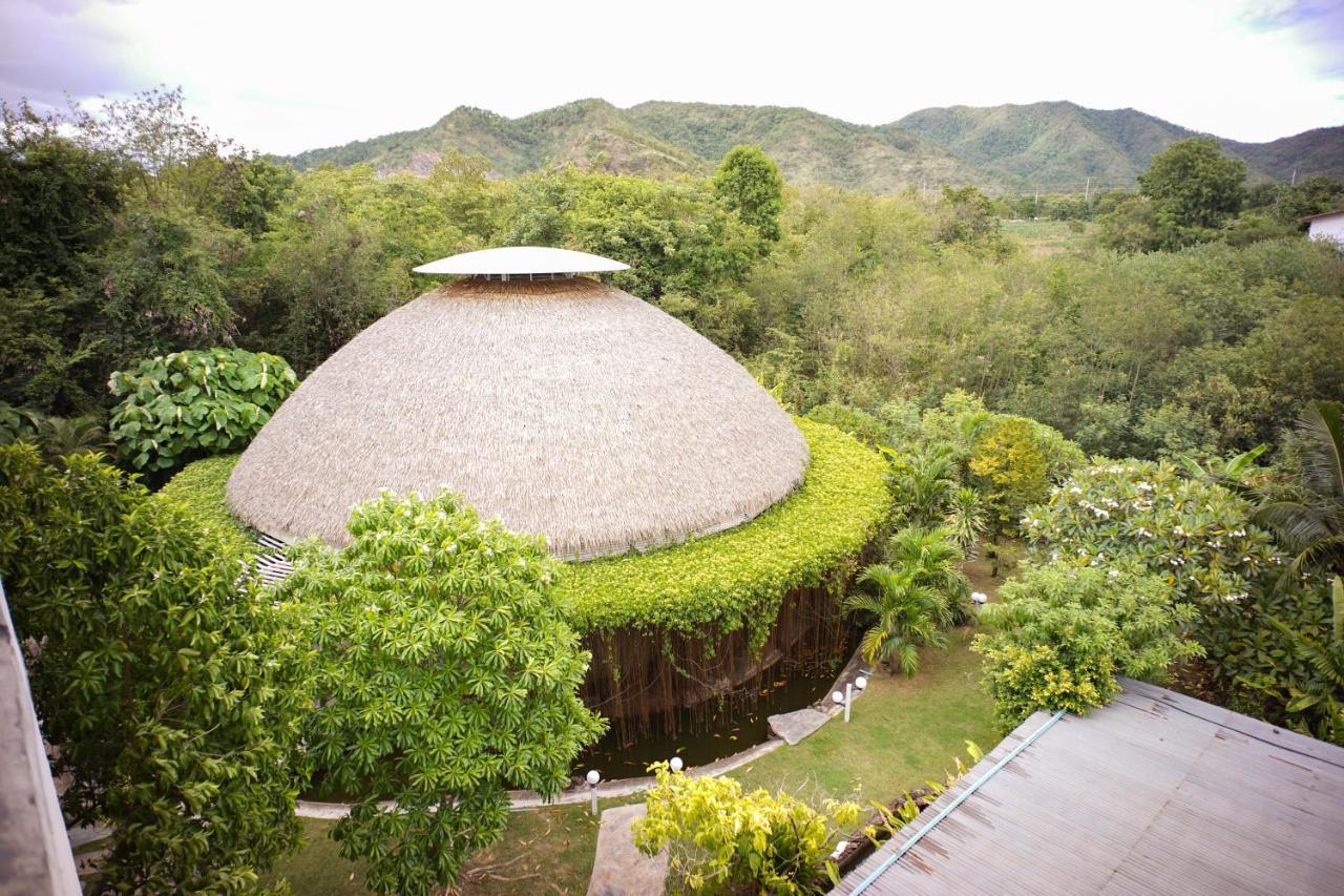 Mittapan Hotel Kanchanaburi City Exteriör bild